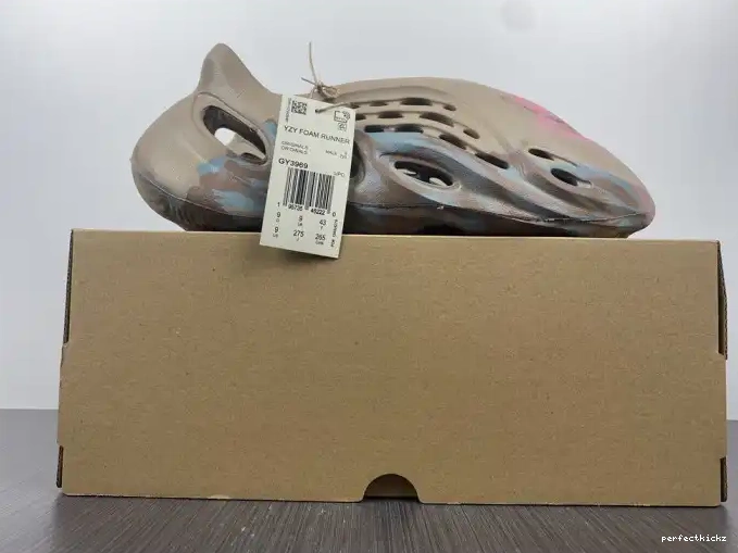 Runner Adidas GY3969 Yeezy Foam 0529